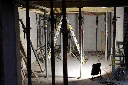 H-Stand-Fuss individuell montierbar an Flutlichtstrahler (115mm)