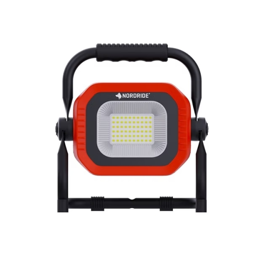 mobiler Akku-Arbeitsstrahler mit farbechter und natürlicher Farbwiedergabe